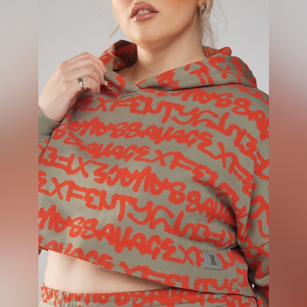 SAVAGE  X FENTY  ESSENTIAL CROPPED HOODIE Size 2X New (j5)
